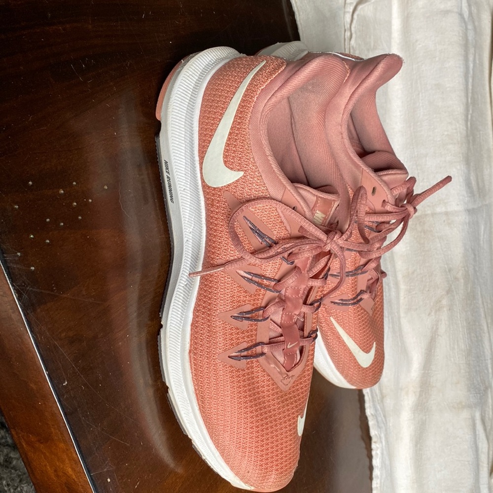 Nike rust pink quest running shoes